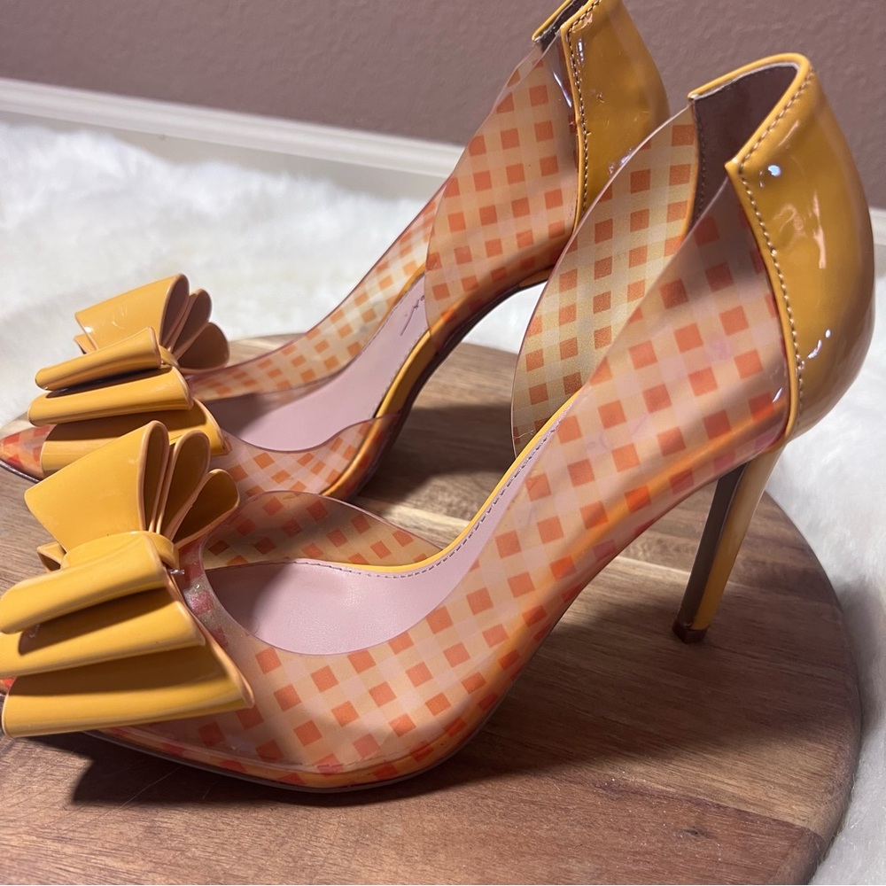 Betsey Johnson Kaison Yellow and Orange Bow Heels Size 6 - Picture 7 of 14